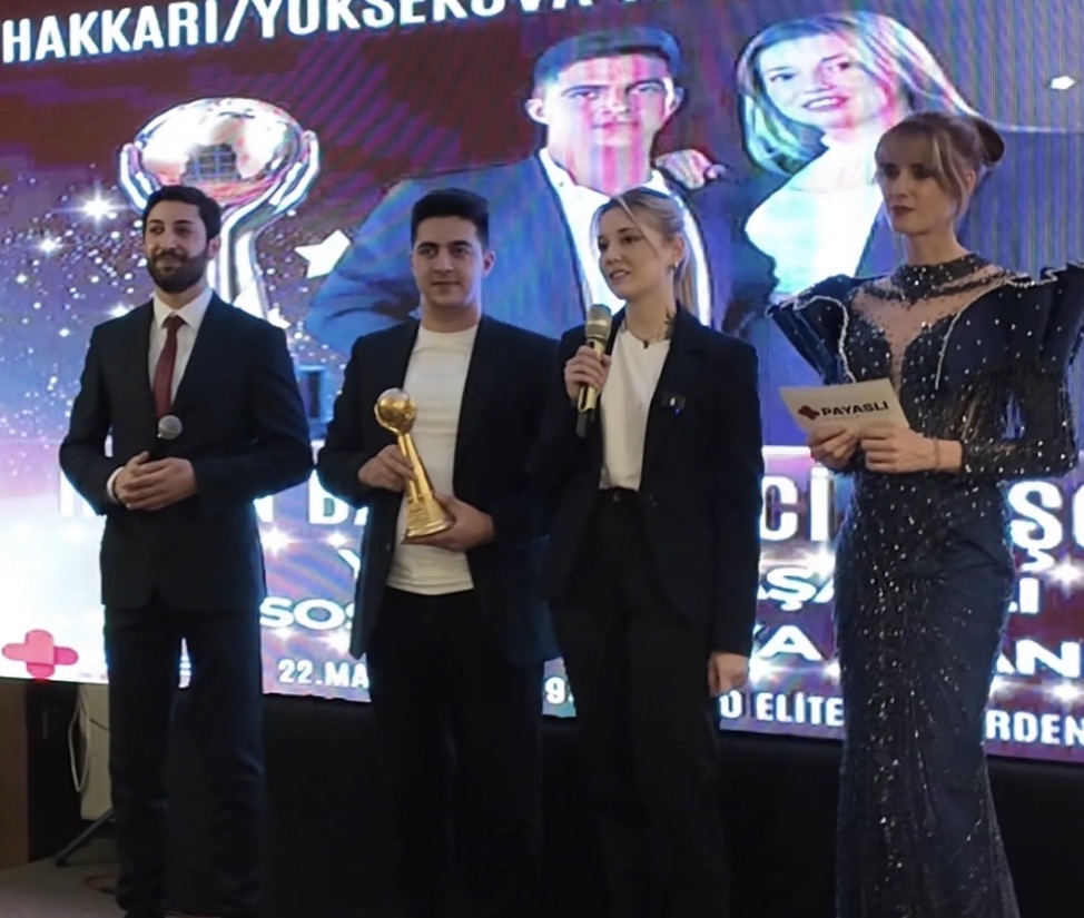 DÜNYADAKİ TÜM ÇOCUKLARA ARMAĞAN EDİLEN ÖDÜLÜMÜZ